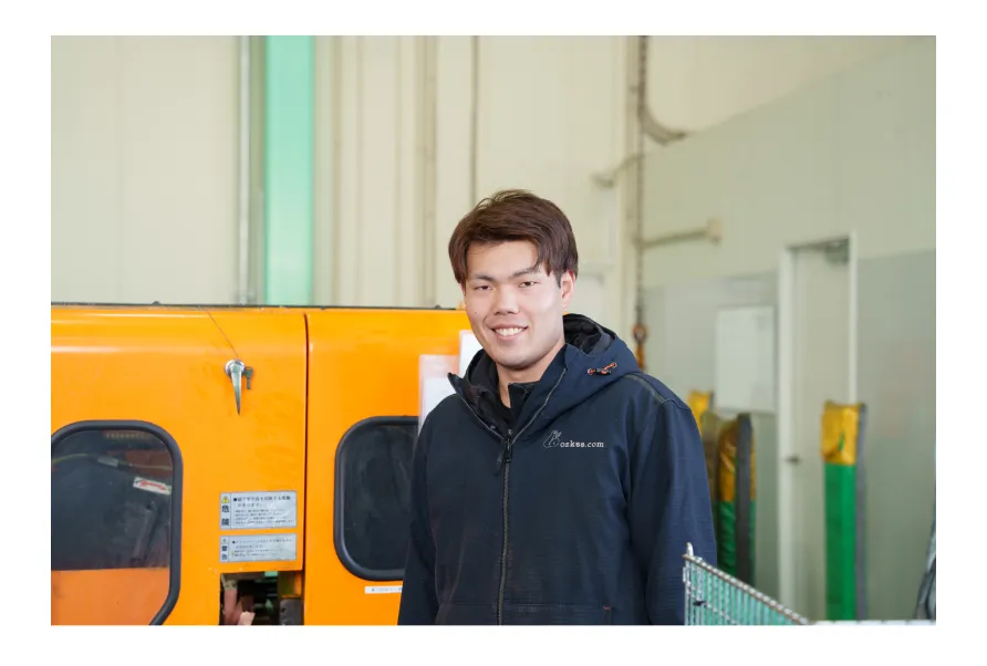 笑顔の男性社員